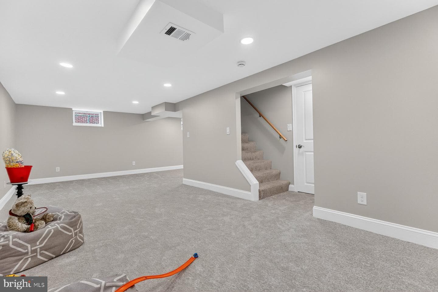 409 Oak Court photo 29