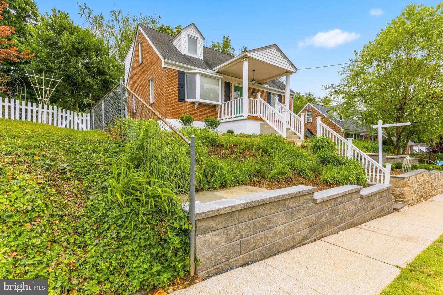 409 Oak Court photo 3