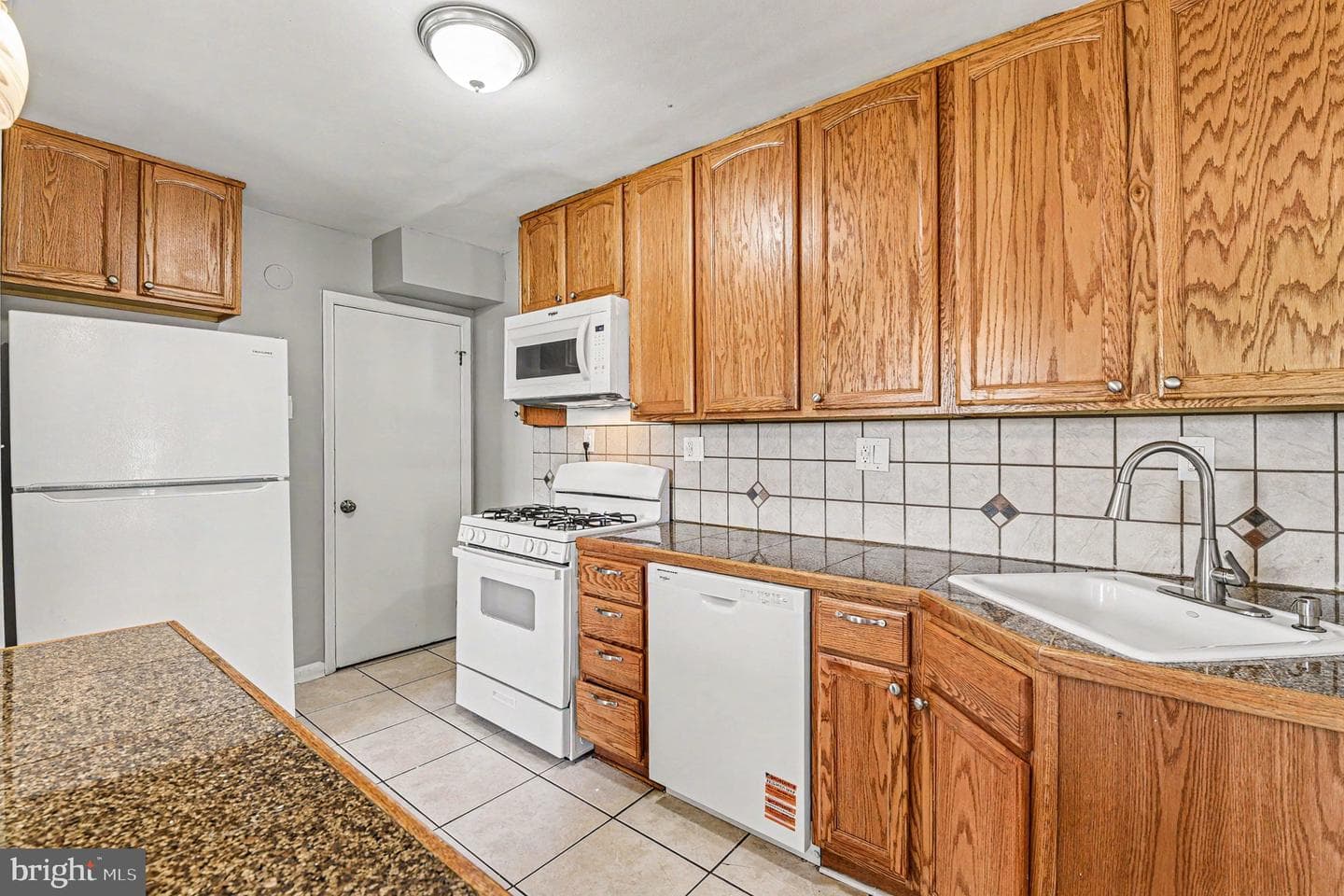 8025 N Boundary Road photo 10