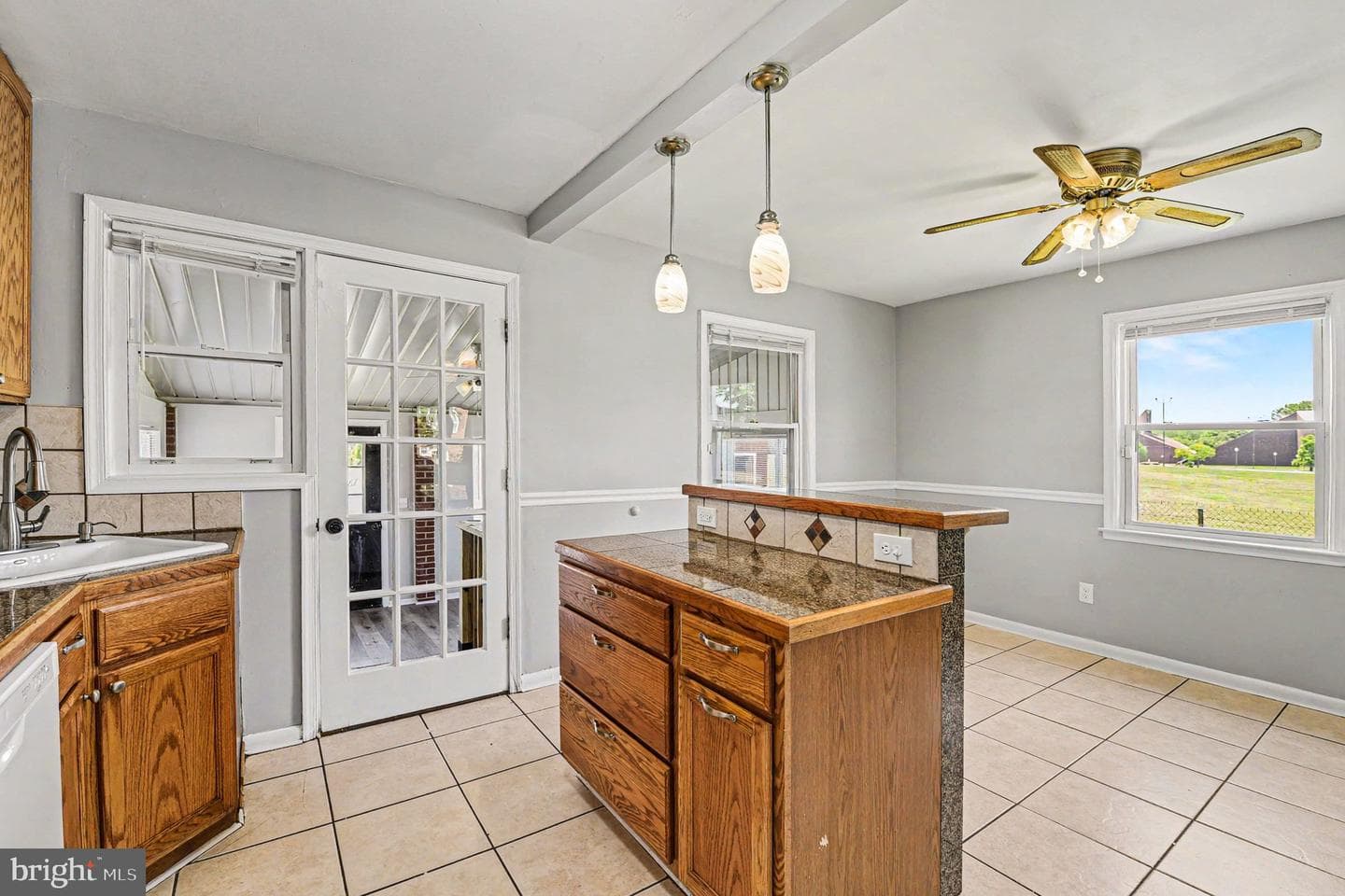8025 N Boundary Road photo 9