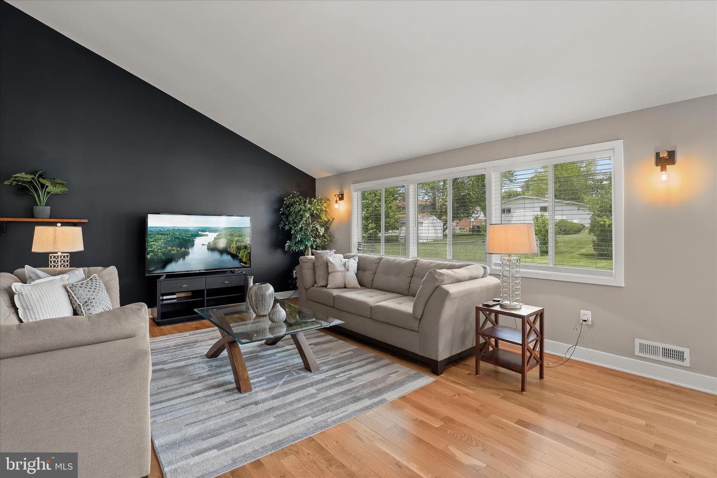 7442 Ricksway Road photo 6