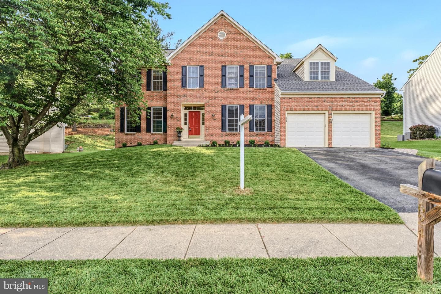 624 Oak Farm Court photo 2
