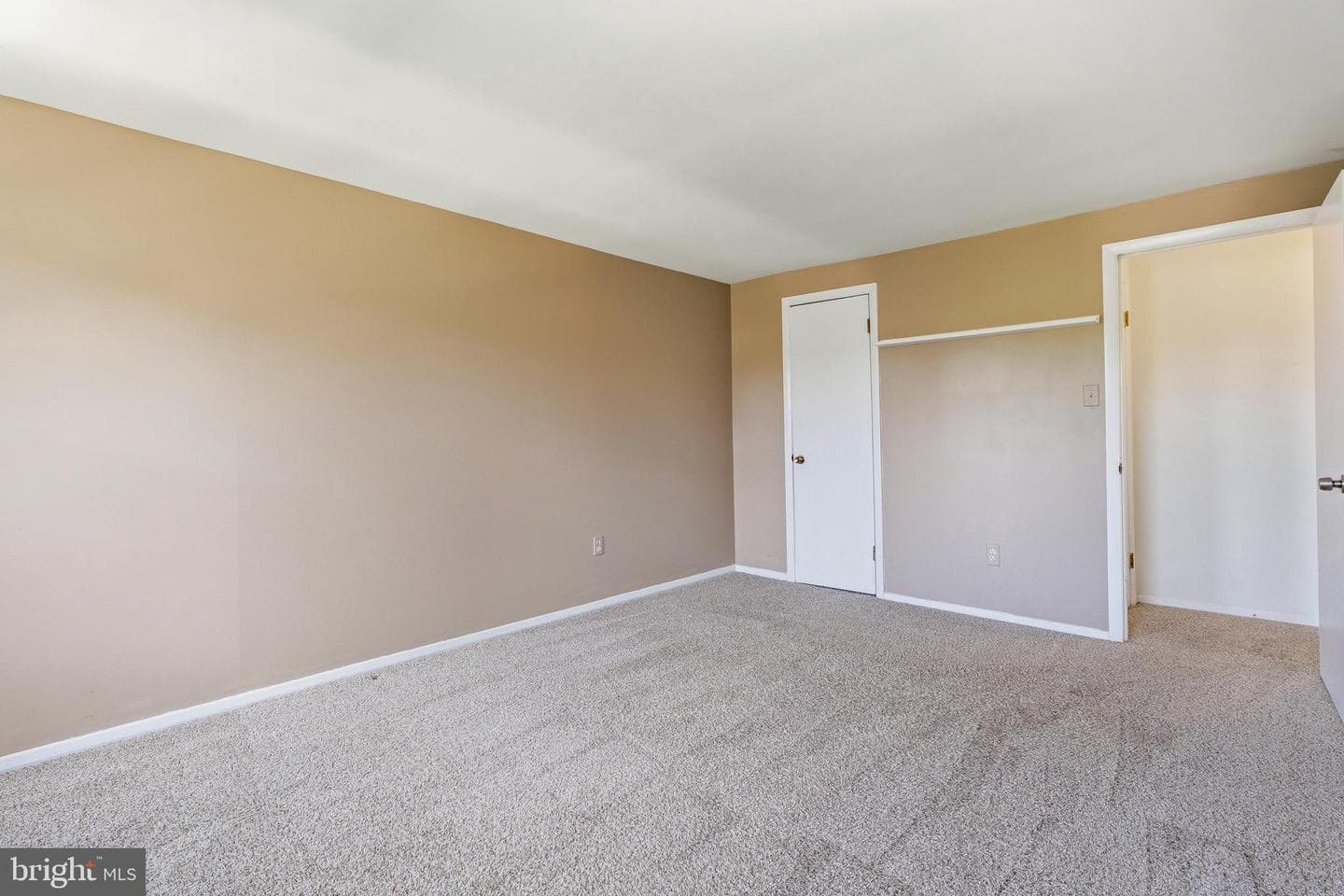 27 Warren Comn photo 33