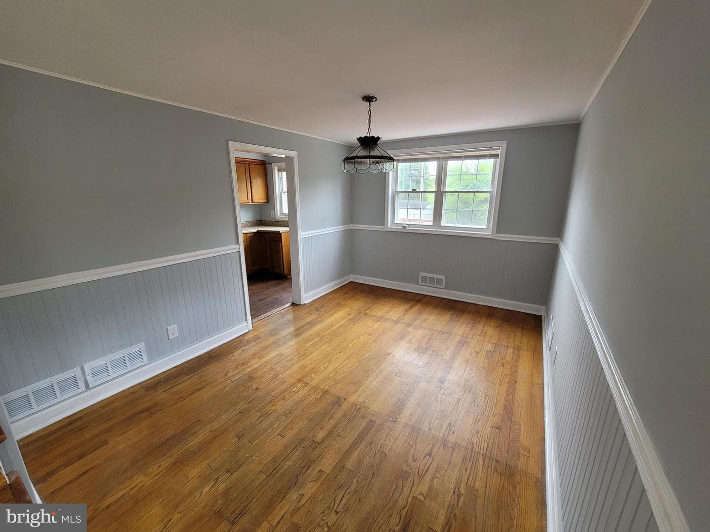 7449 Forrest Avenue photo 5
