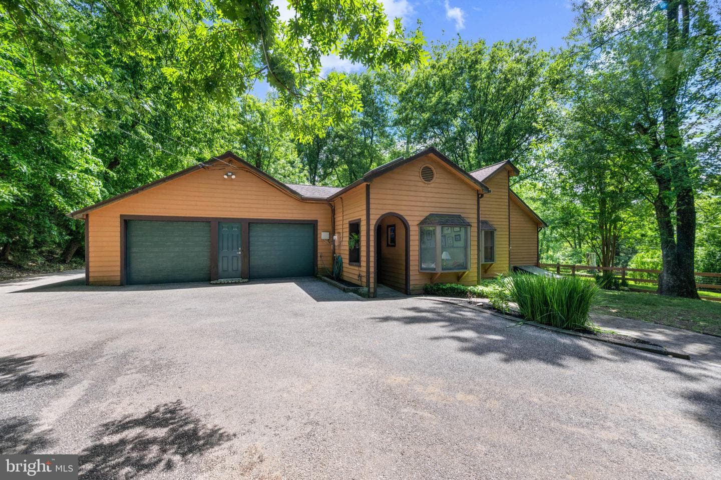 29 Maple Avenue photo 2