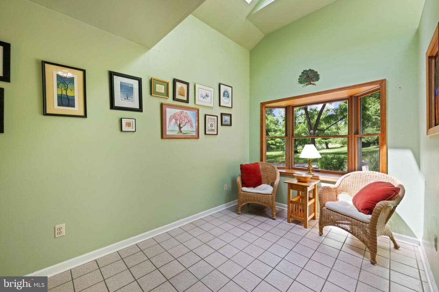 29 Maple Avenue photo 4