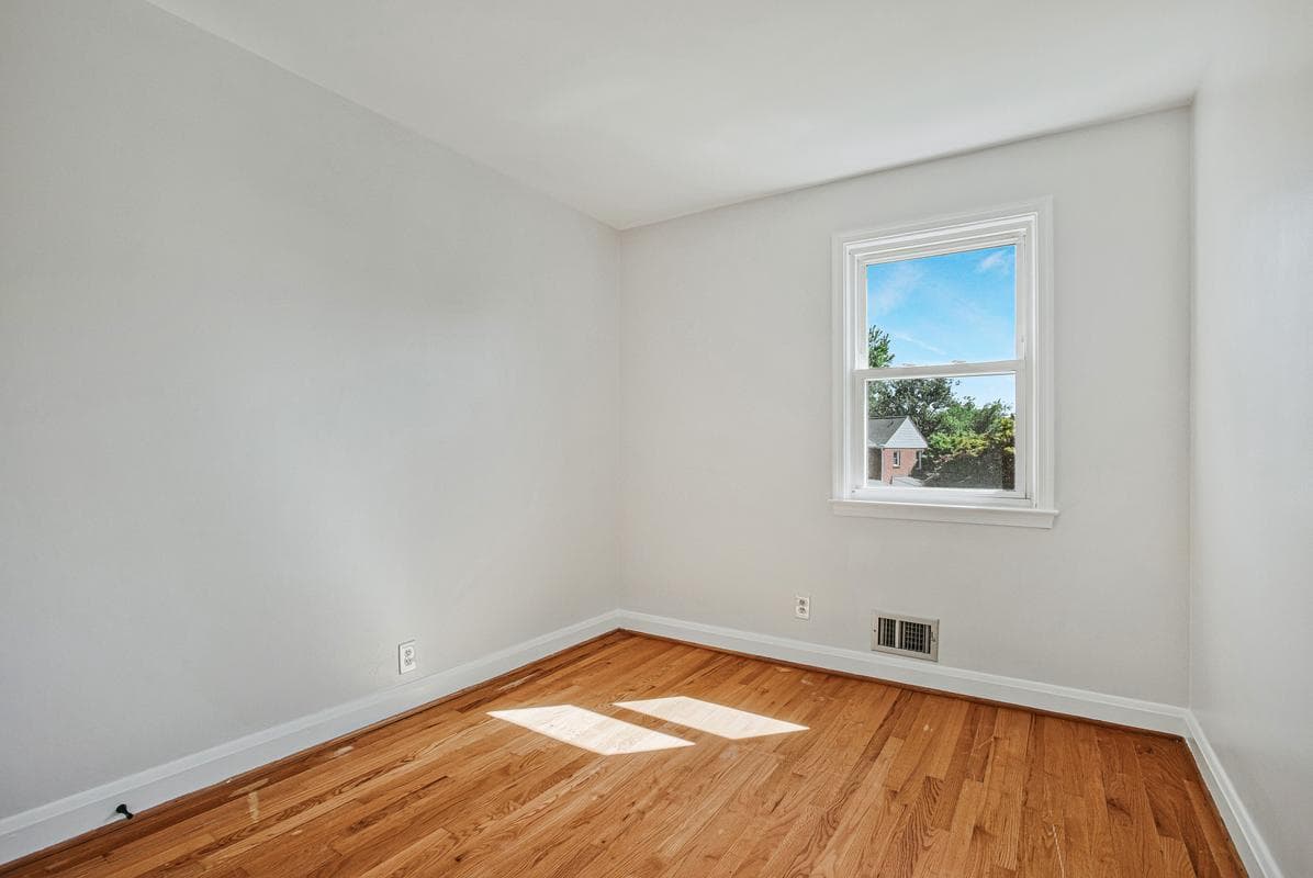 1016 Winsford Road photo 26