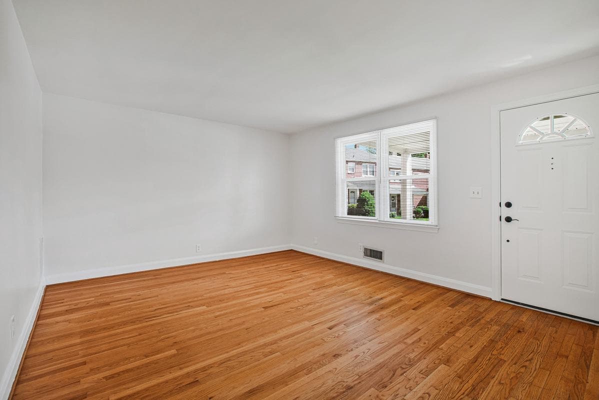 1016 Winsford Road photo 3