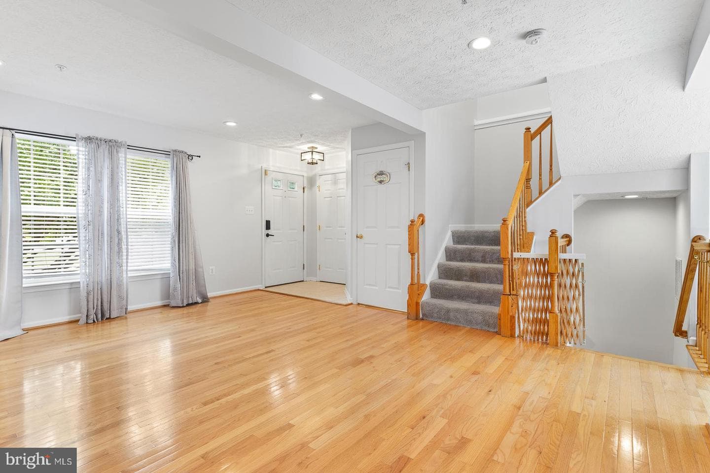 9332 Vanguard Court photo 4