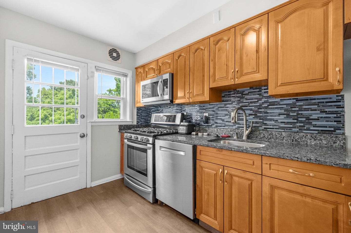 1713 Stella Court photo 8