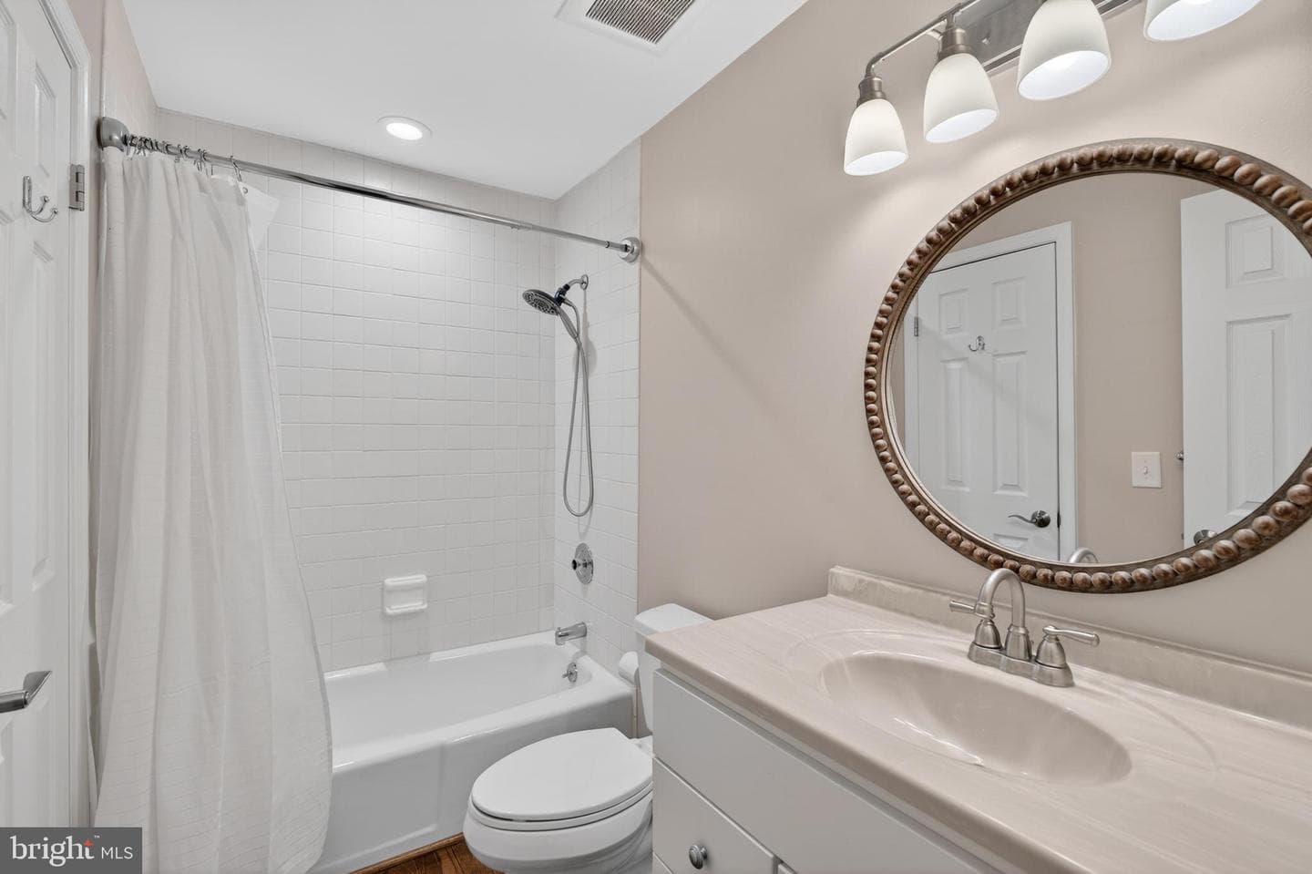 6 Nearfield Road photo 55