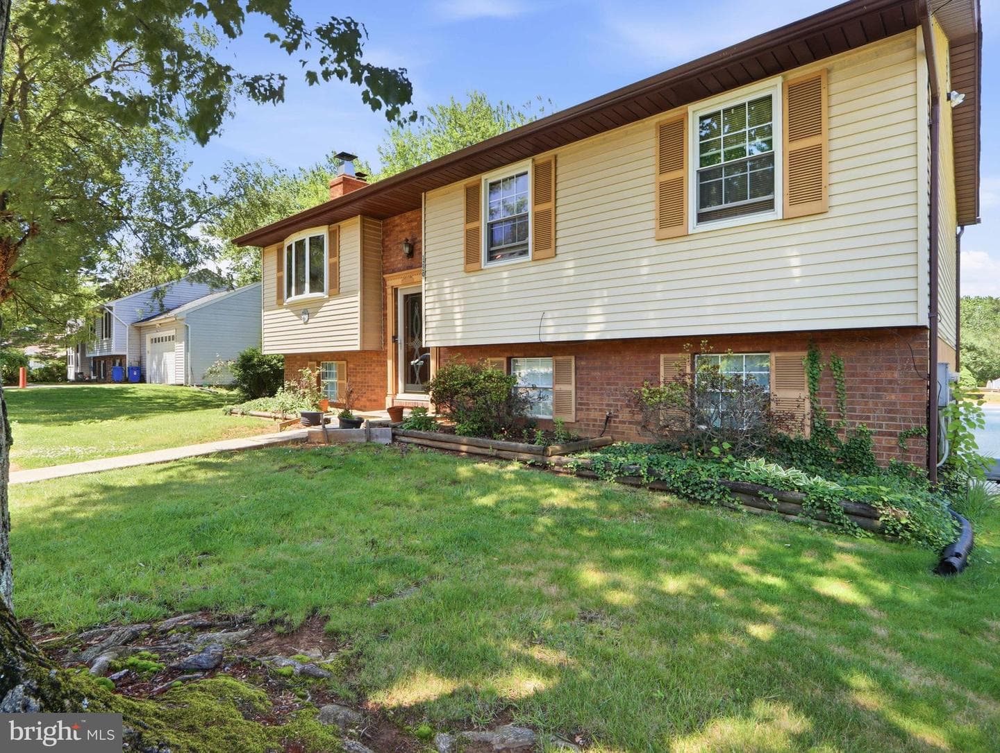 1220 Kent Avenue photo 2