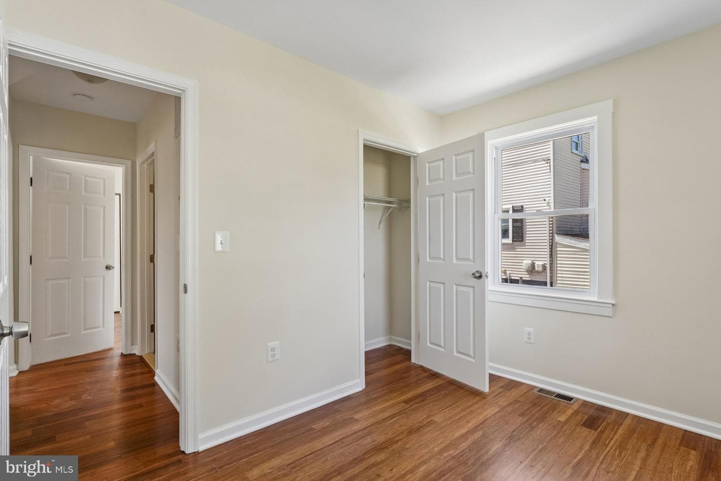 1126 Ingleside photo 10