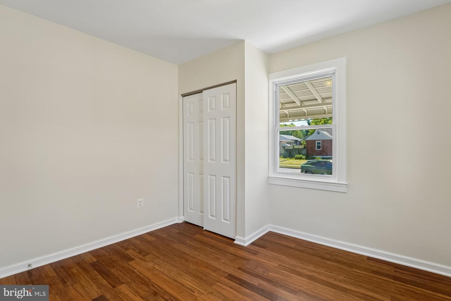 1126 Ingleside photo 11
