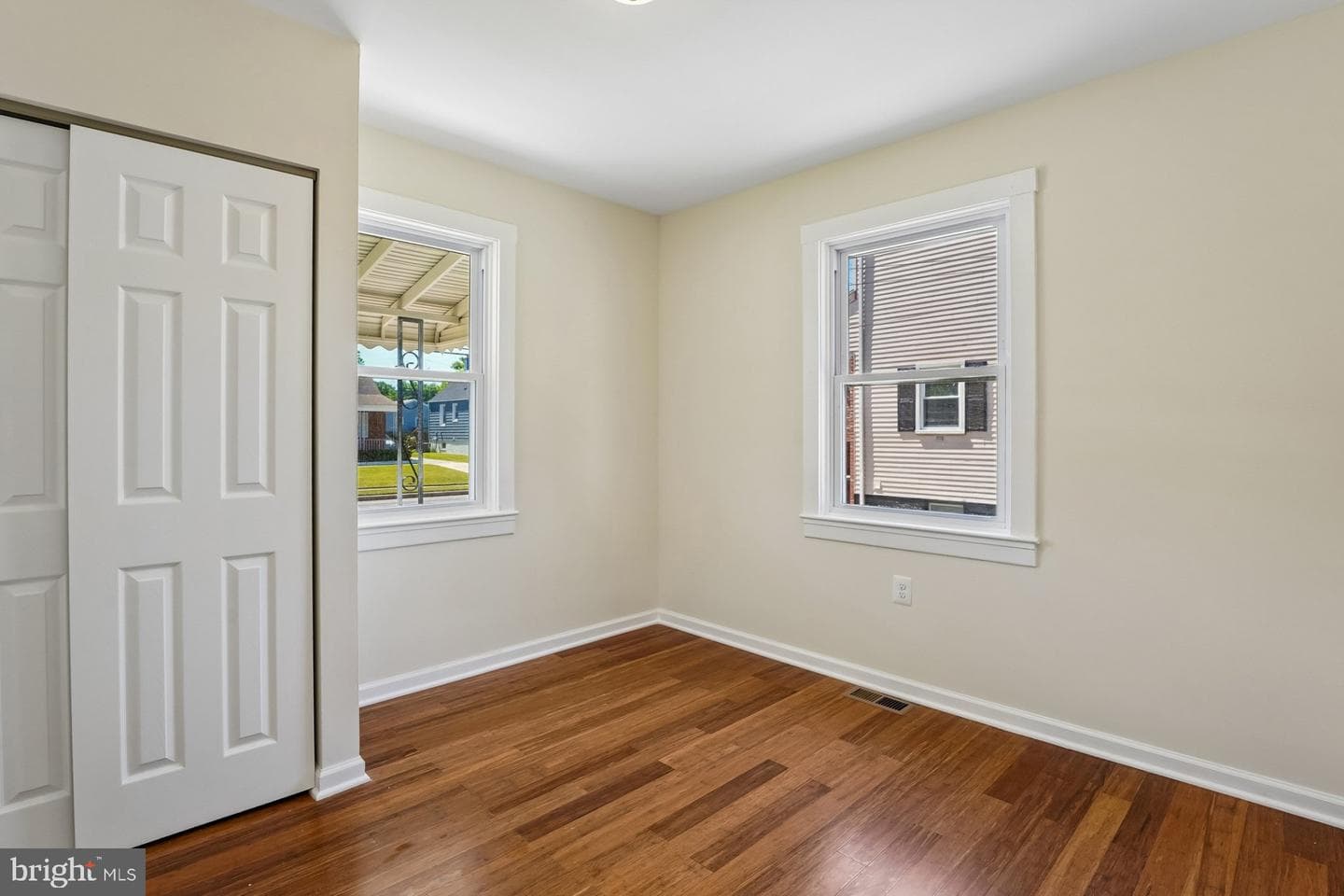 1126 Ingleside photo 12