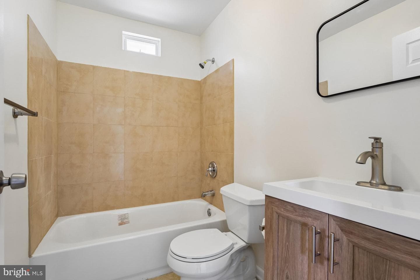 1126 Ingleside photo 13