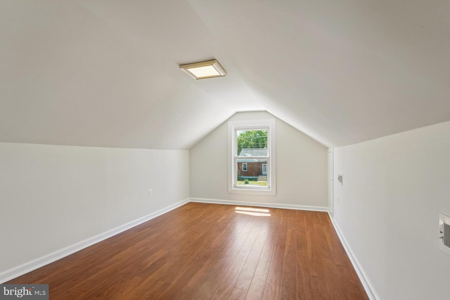 1126 Ingleside photo 14