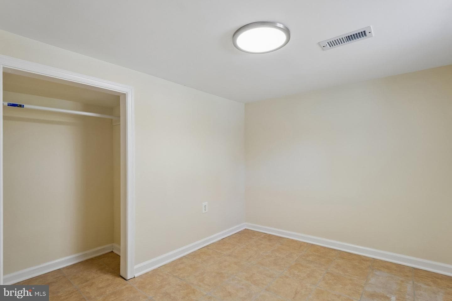 1126 Ingleside photo 19