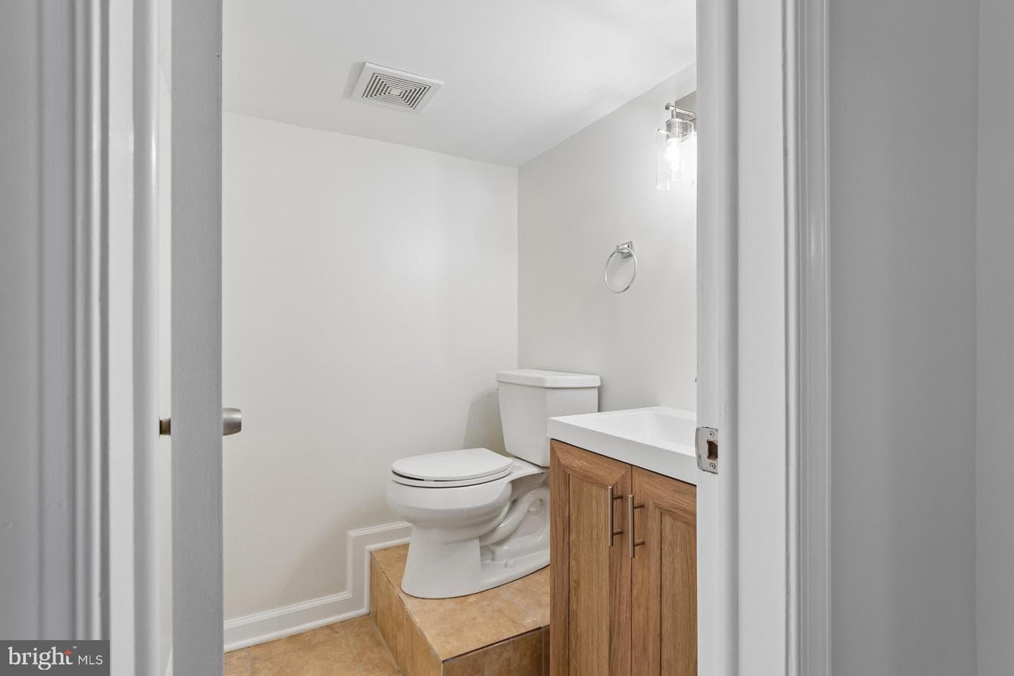 1126 Ingleside photo 20