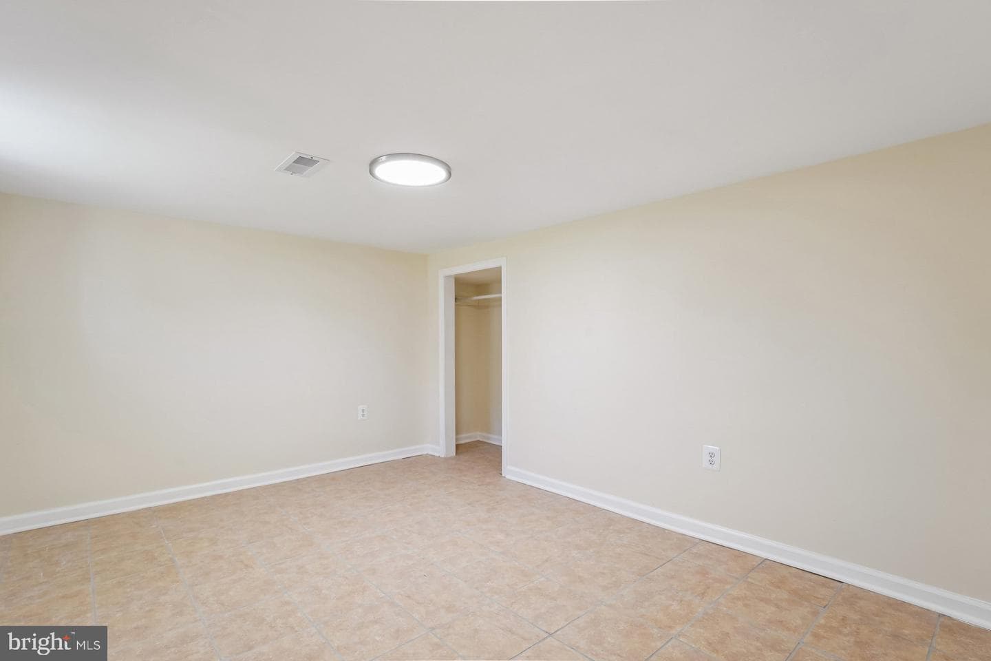 1126 Ingleside photo 24