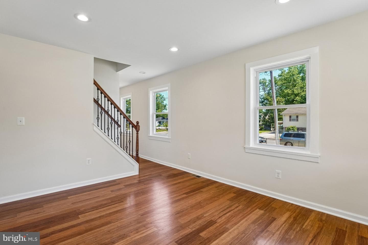 1126 Ingleside photo 25