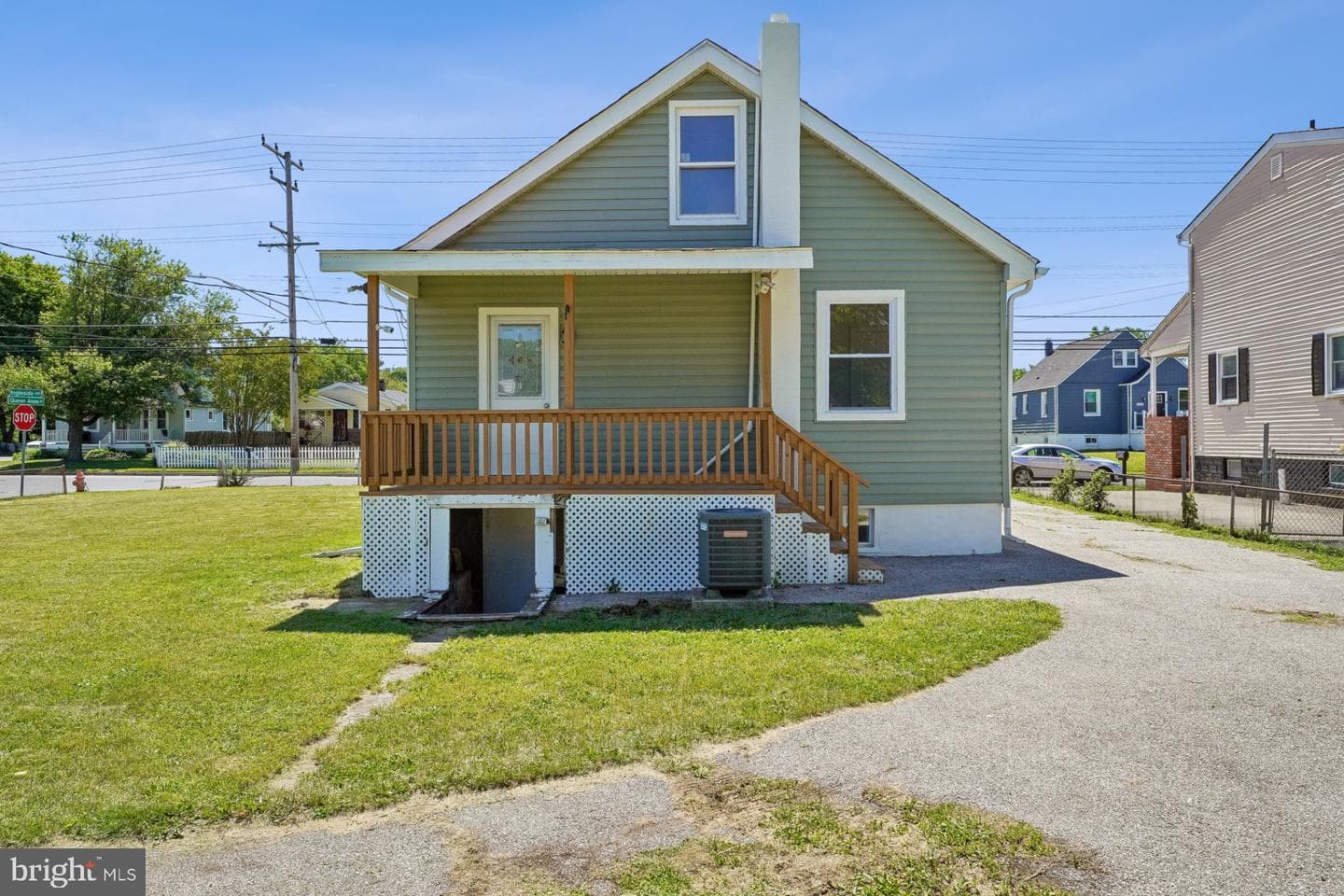 1126 Ingleside photo 28