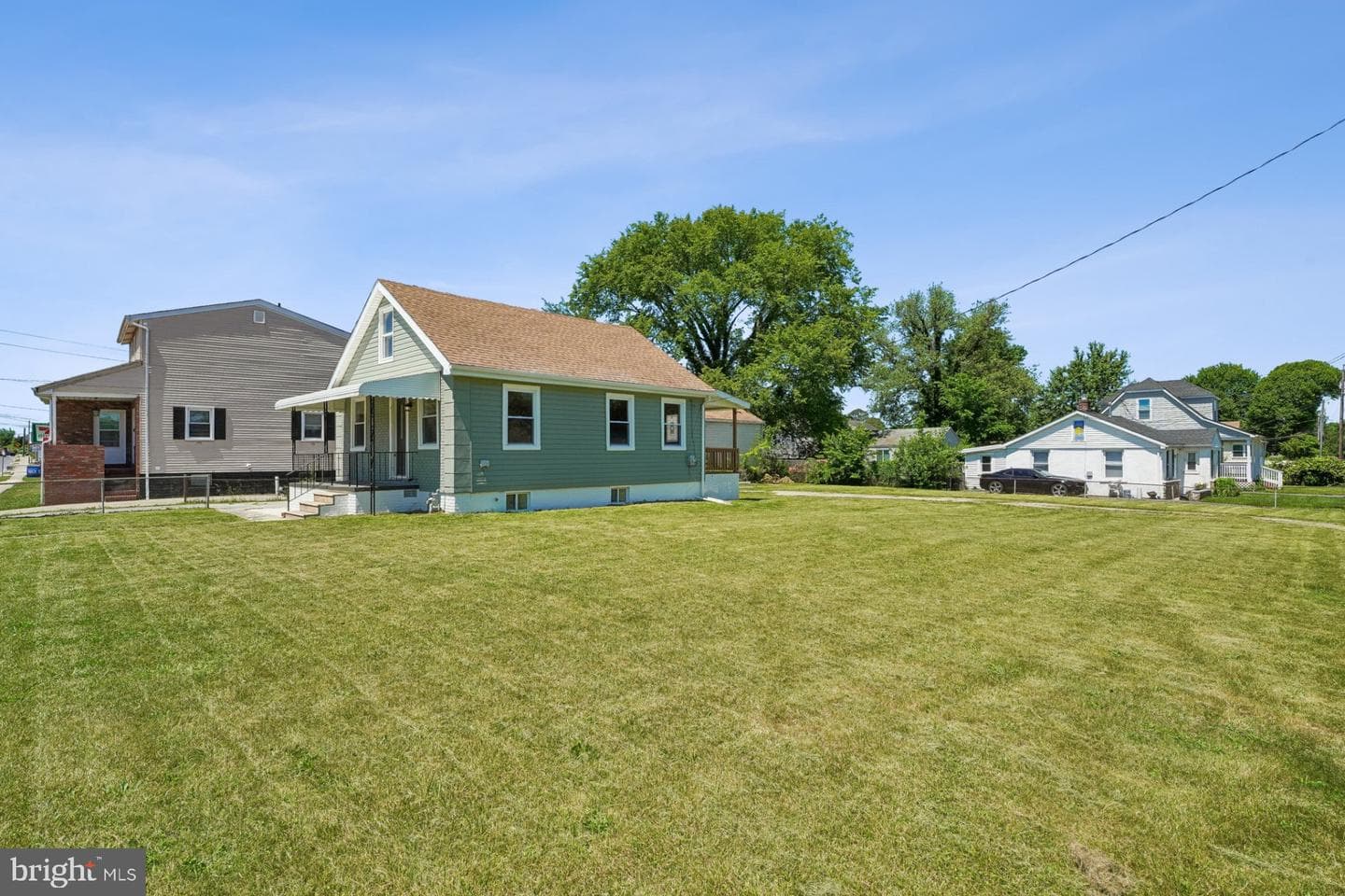 1126 Ingleside photo 3