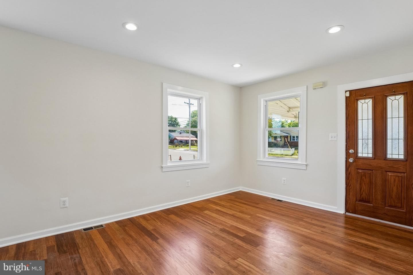 1126 Ingleside photo 7