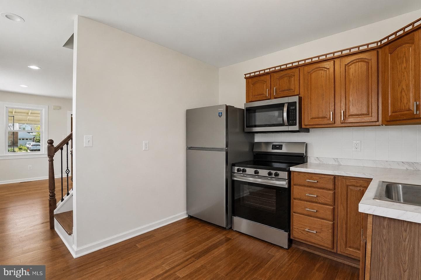 1126 Ingleside photo 9