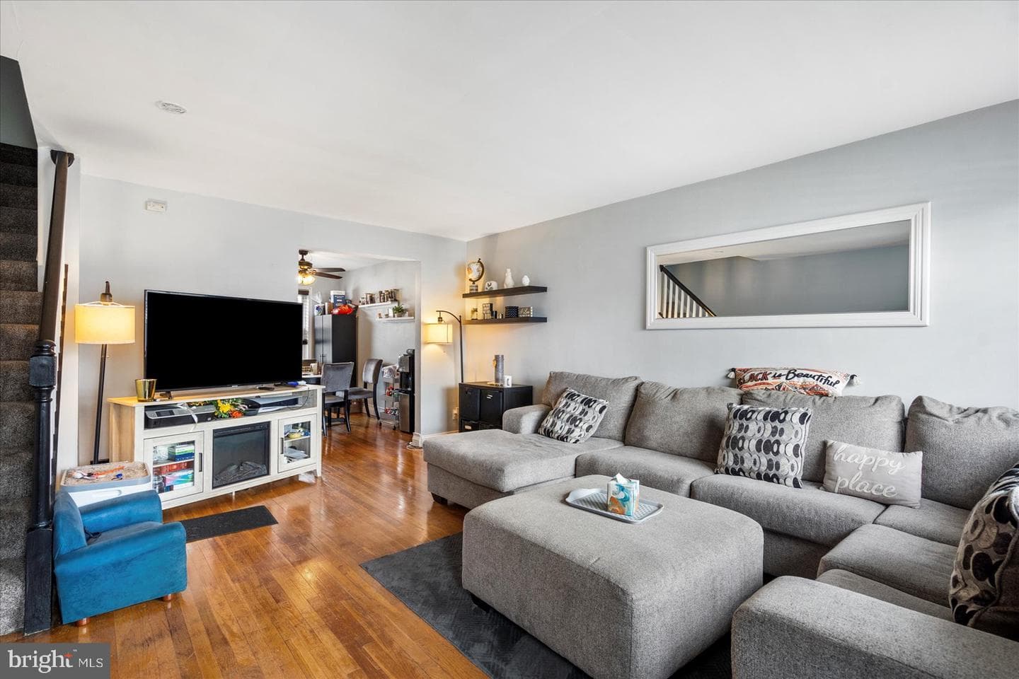 909 Arncliffe Road photo 4
