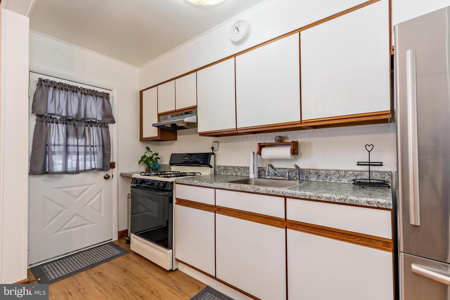 1654 Manor Road photo 10