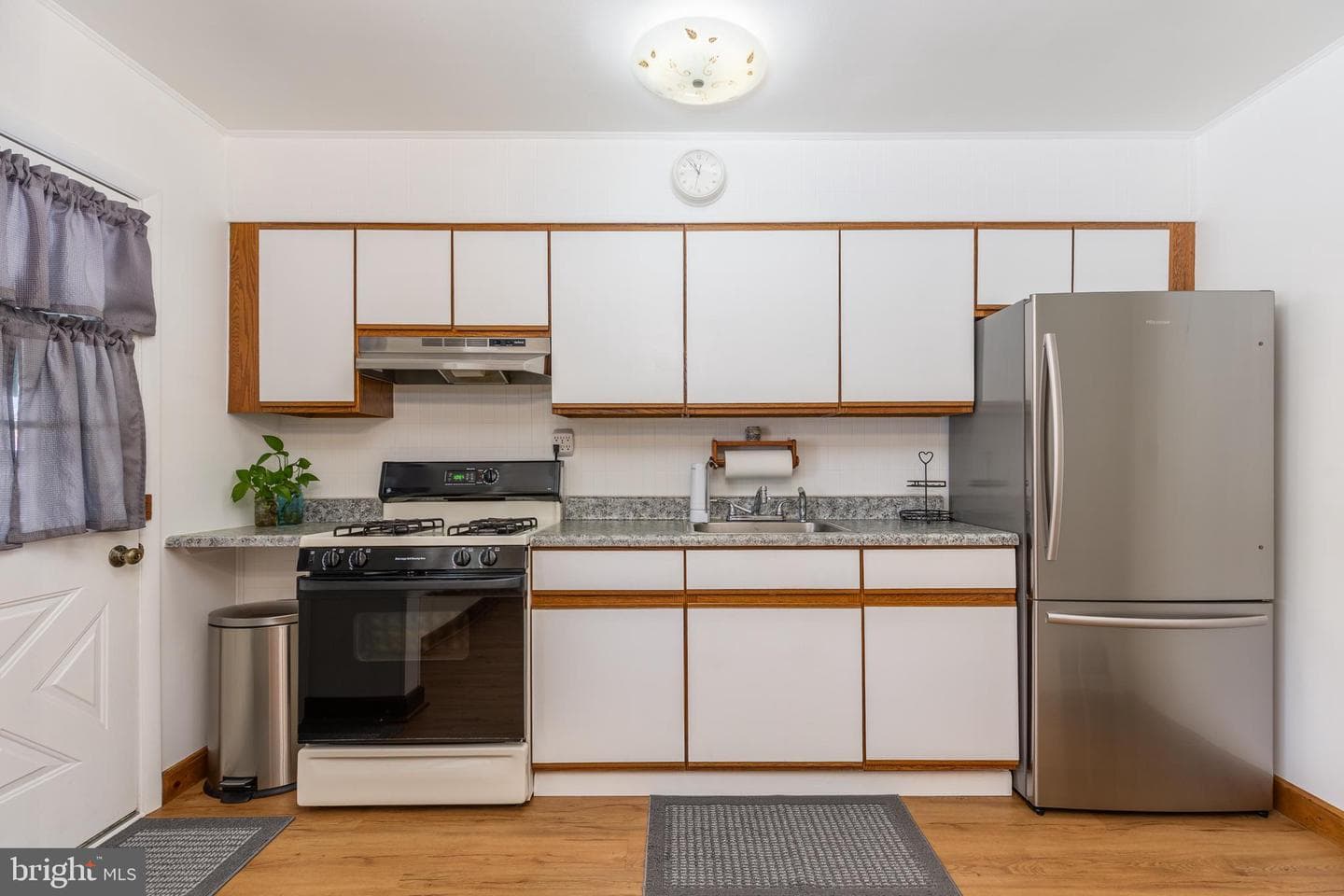 1654 Manor Road photo 9