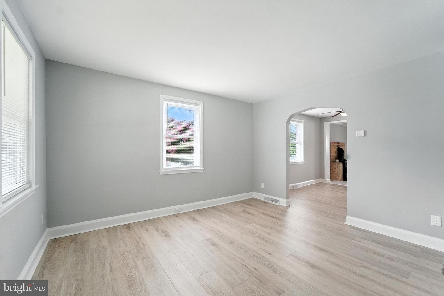 1608 Howard photo 21
