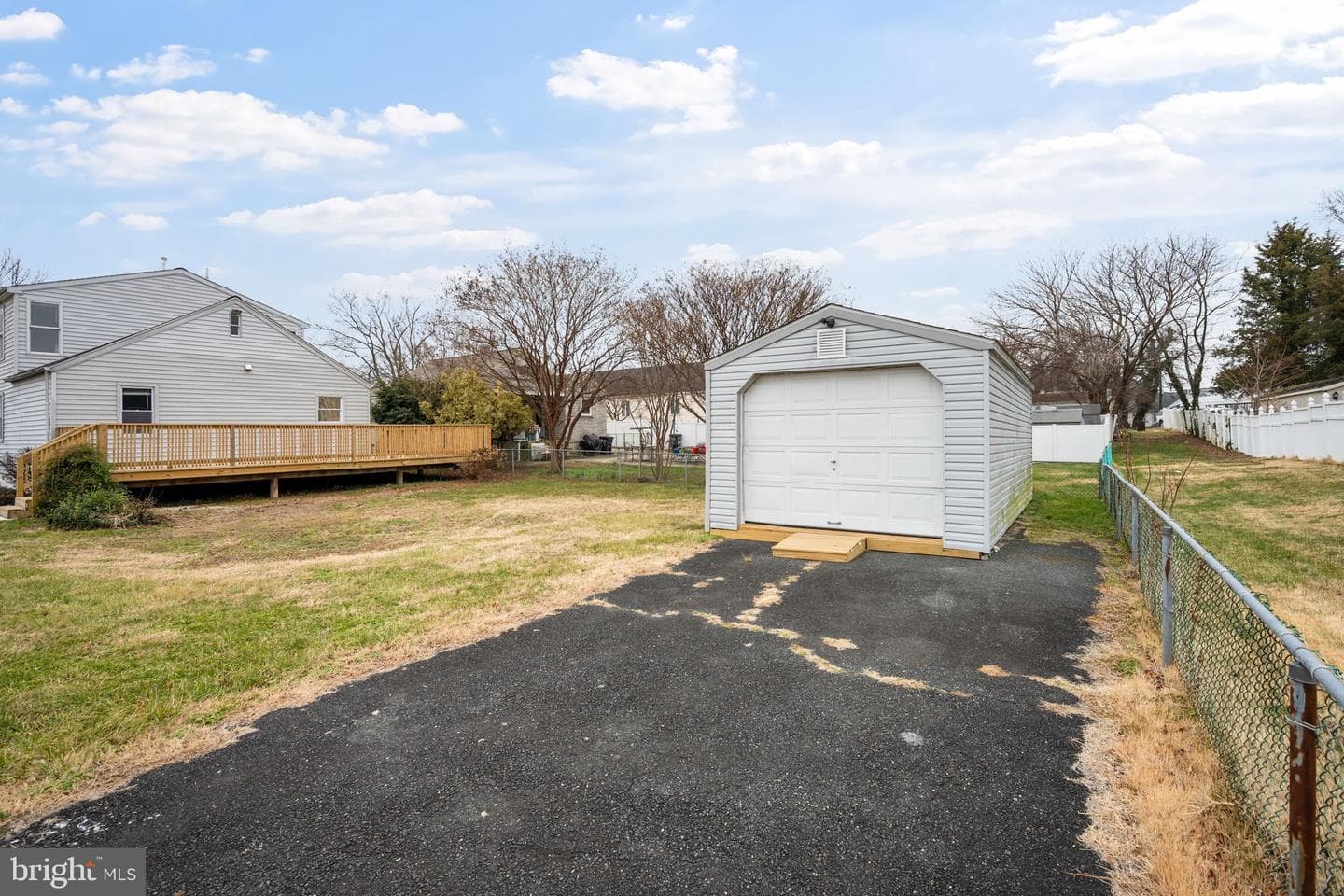 511 Riverside Drive photo 32