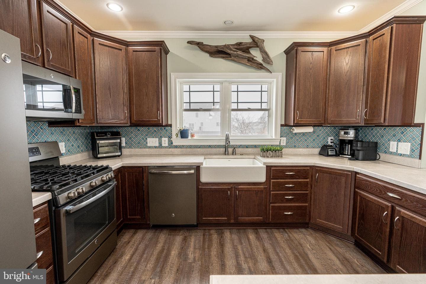 9031 Hinton Avenue photo 14