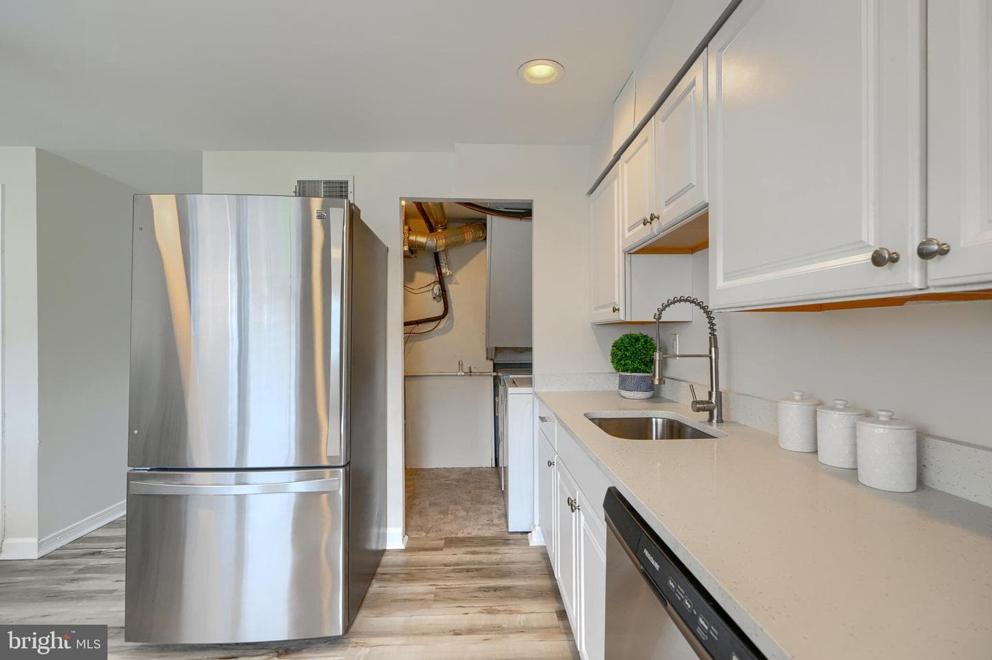 2058 Larkhall Road photo 11