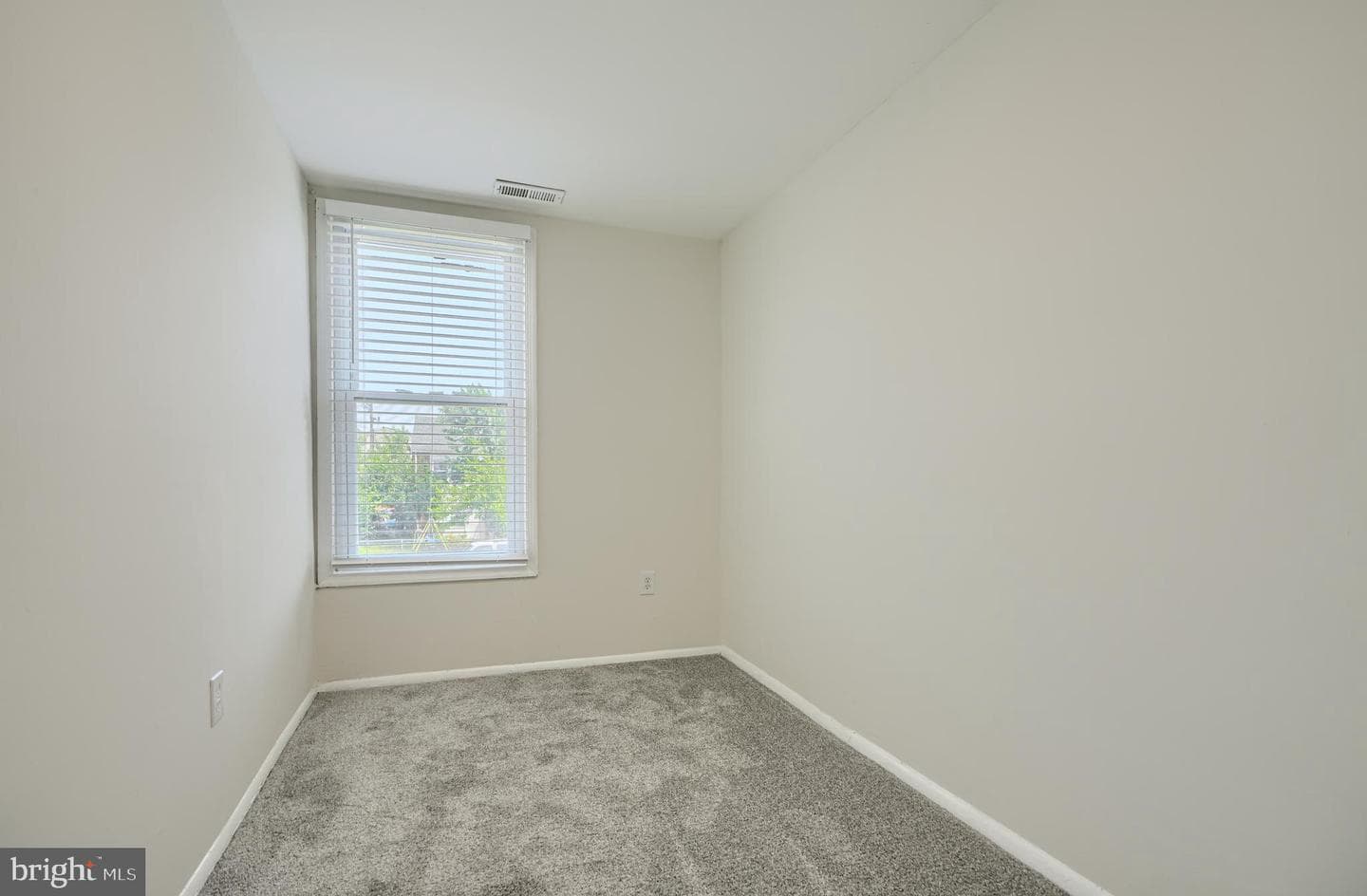 2058 Larkhall Road photo 23