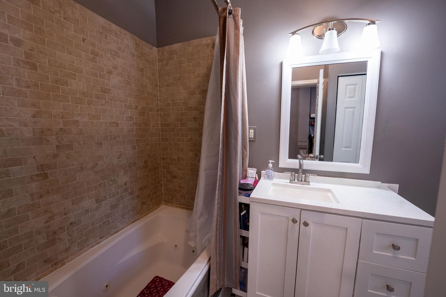 4513 Kenwood Avenue photo 10