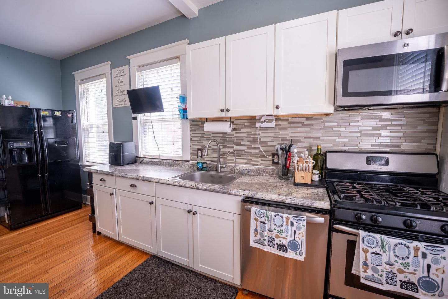 4513 Kenwood Avenue photo 3