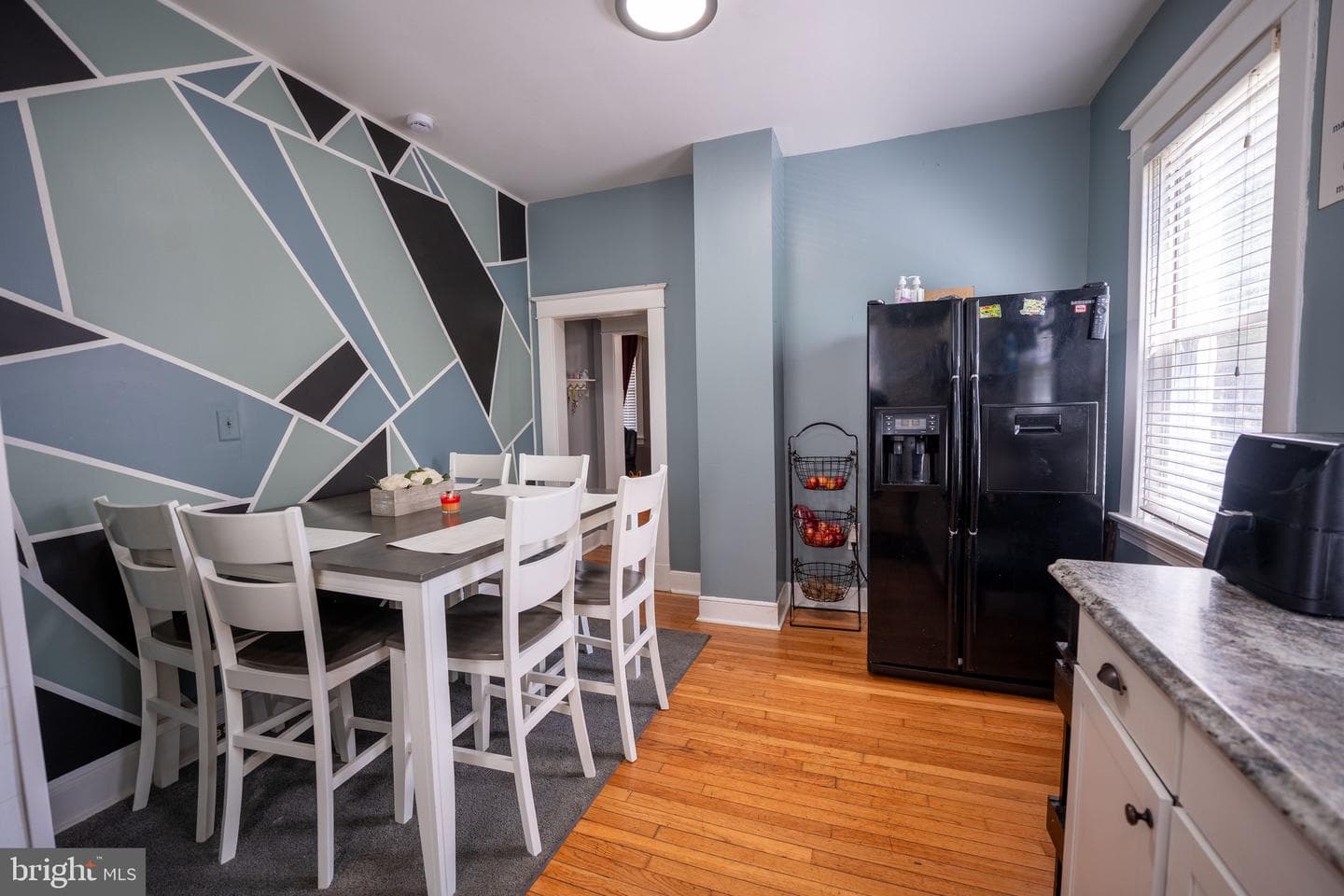 4513 Kenwood Avenue photo 4