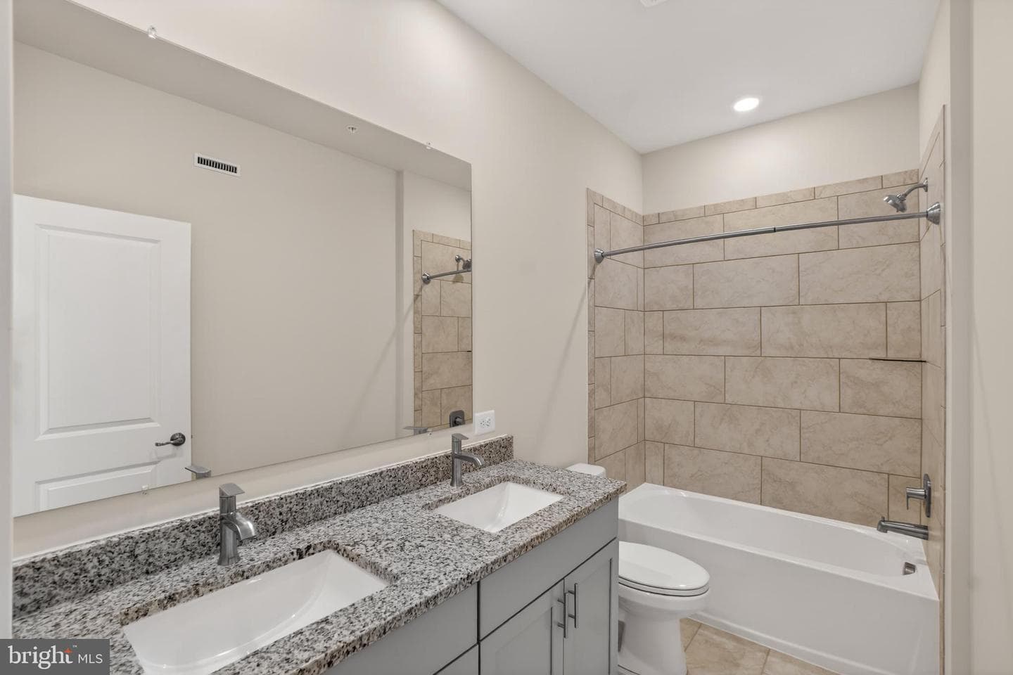 504 Willowshire Street photo 15