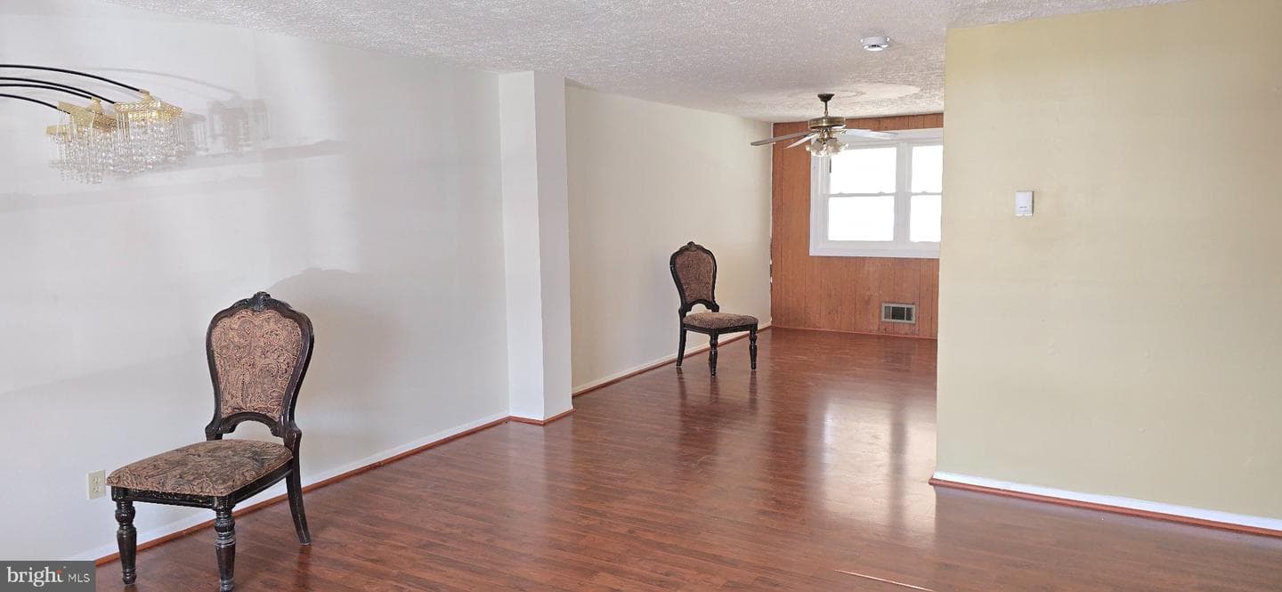 1031 Foxwood Lane photo 6