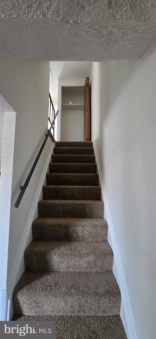 1031 Foxwood Lane photo 9