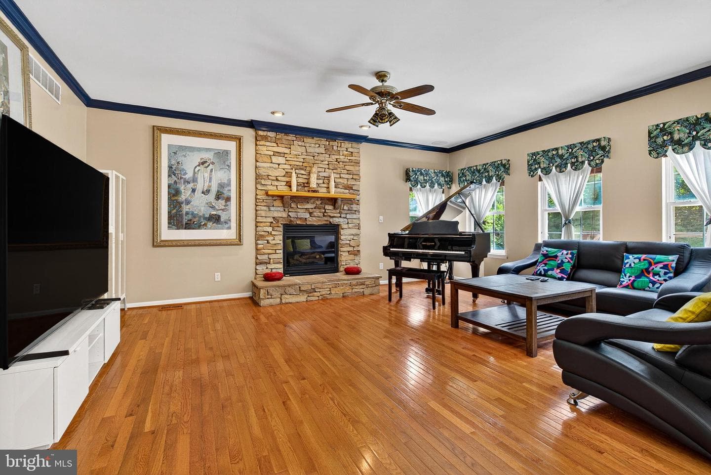 5076 Springhouse Circle photo 13
