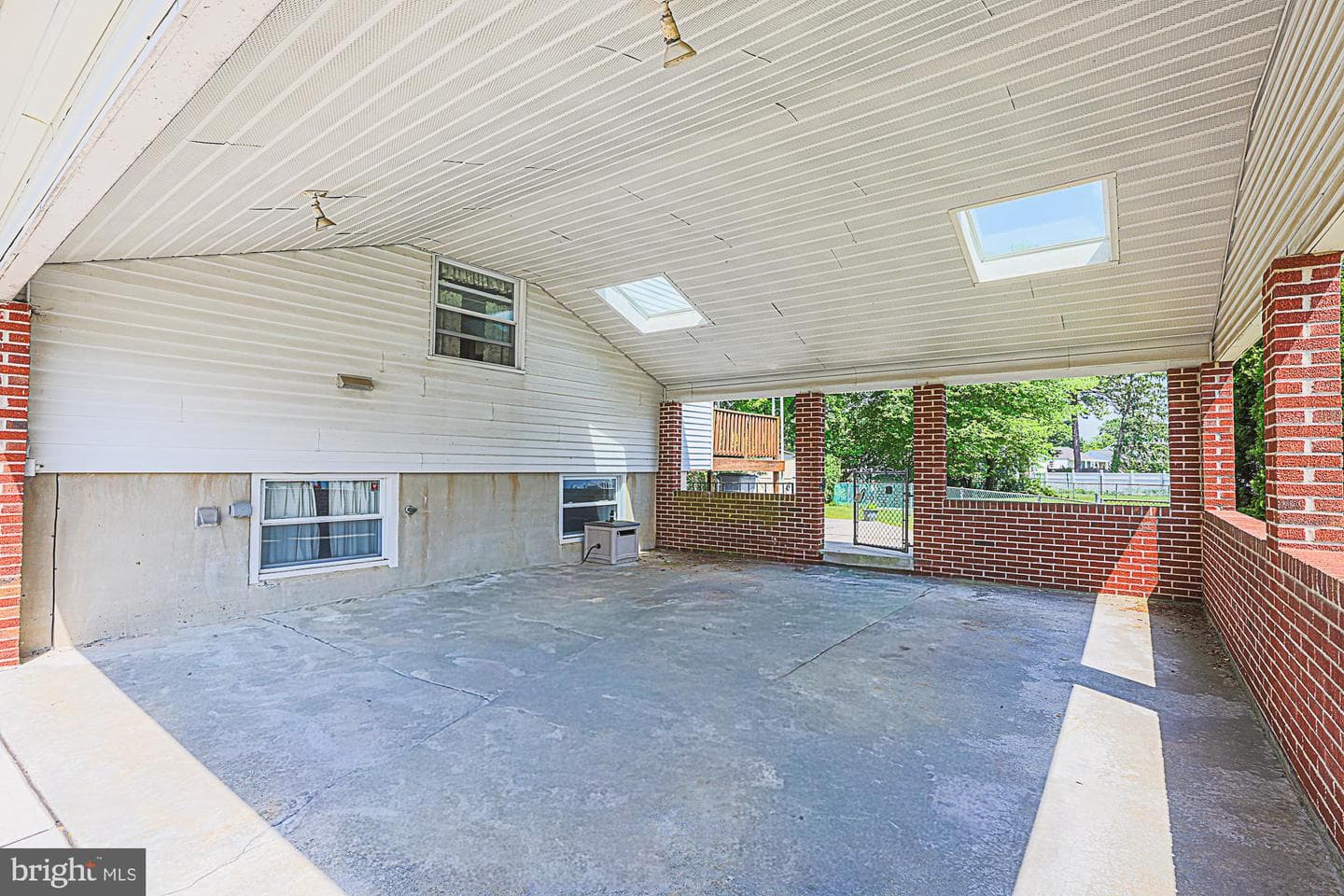 9106 Sandra Park Road photo 8