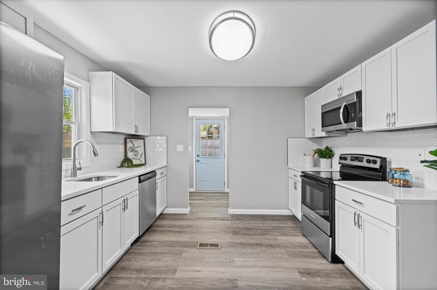567 Compass Road photo 15