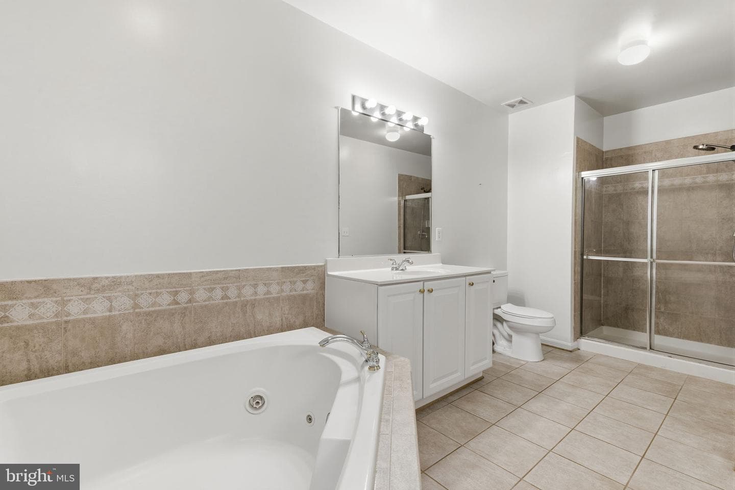 9695 Devedente Drive #100 photo 18