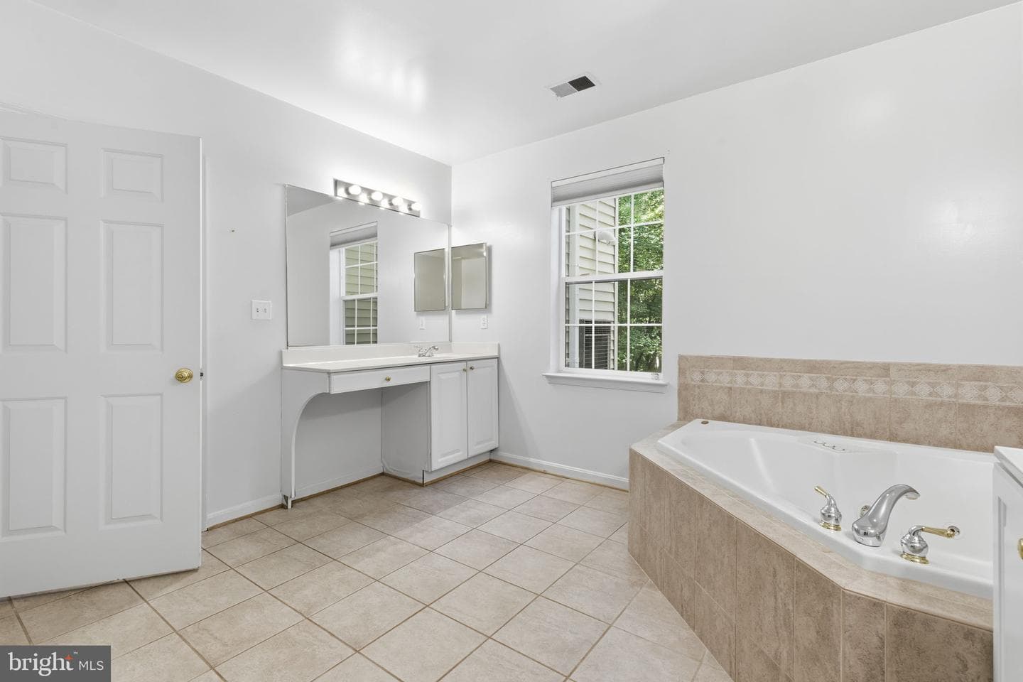 9695 Devedente Drive #100 photo 19
