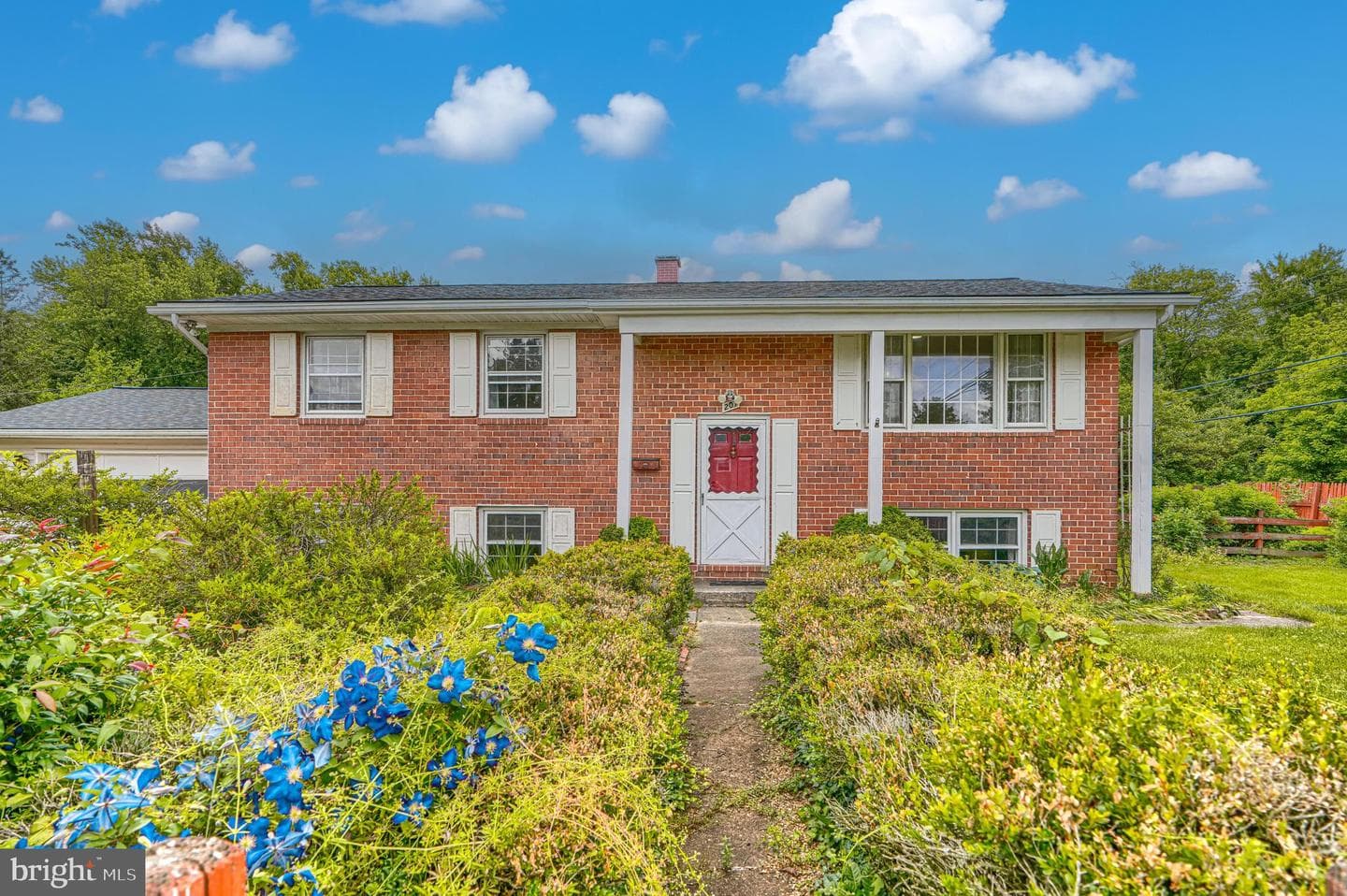 201 Mysticwood Road photo 4