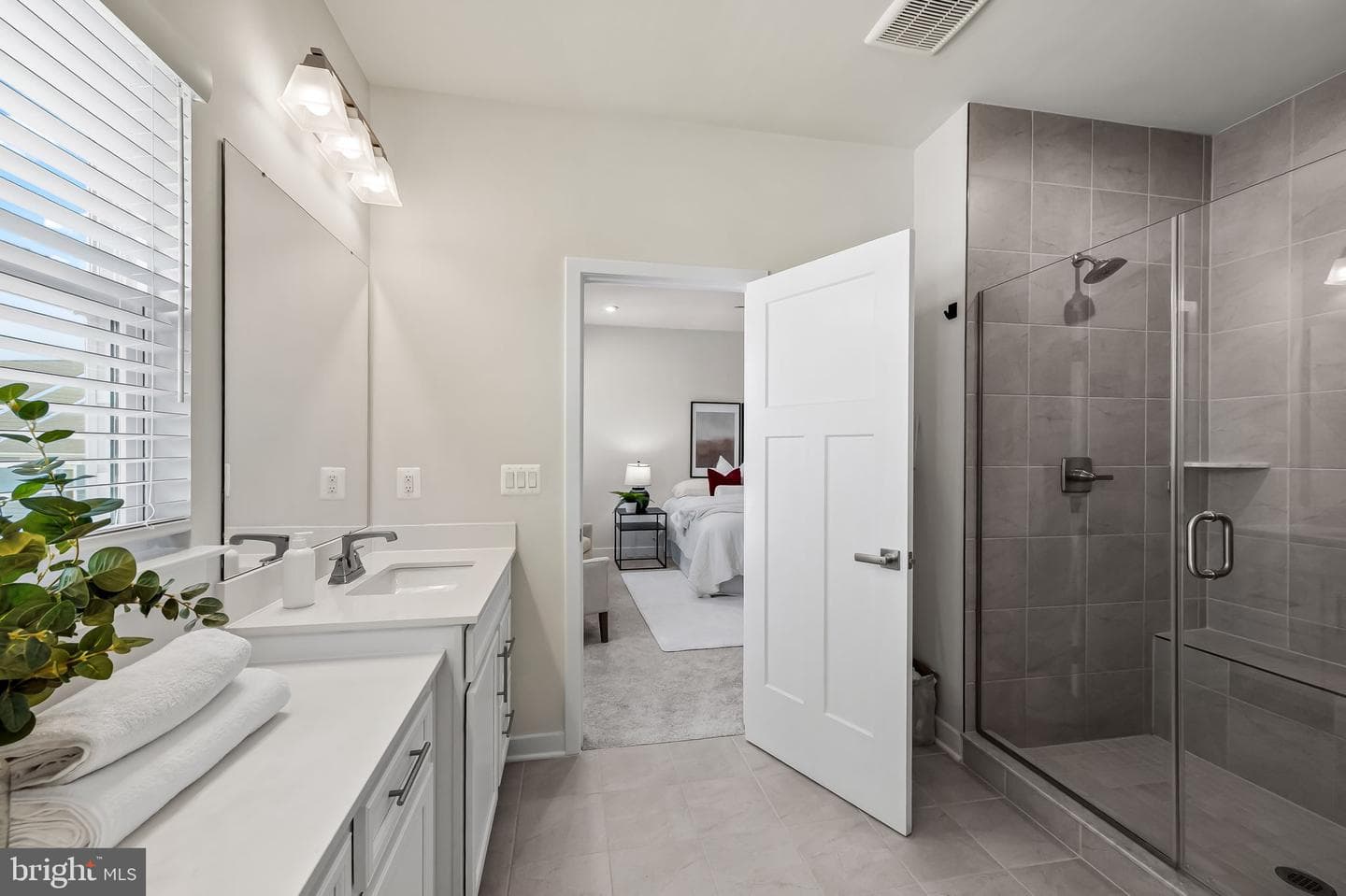 10837 Beckenham Street photo 30